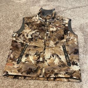 NWOT attached Sitka Dakota Vest-optifade
